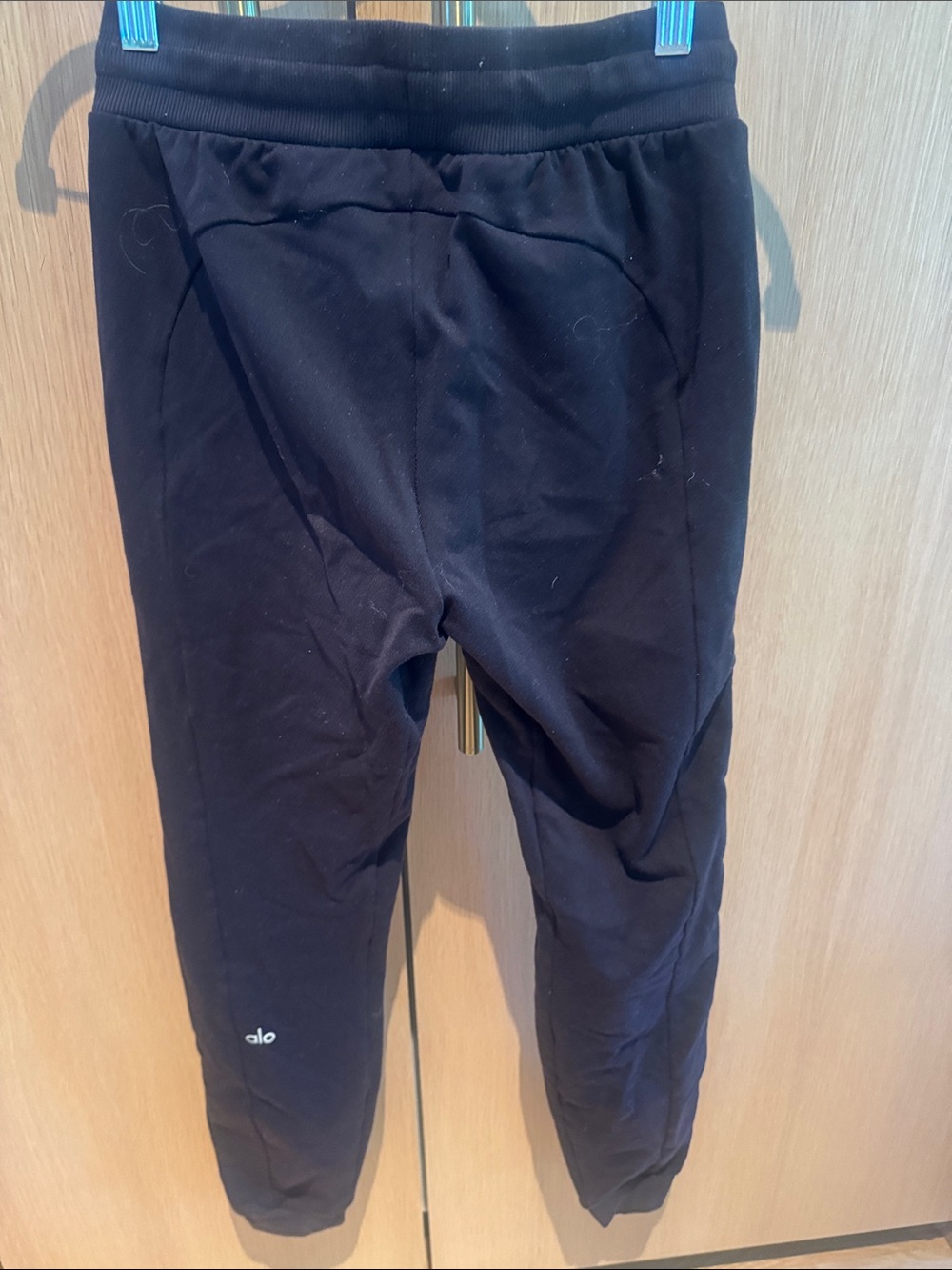 ALO Yoga Quilted White Front Panel Black Side Joggers - Picture 4 of 4